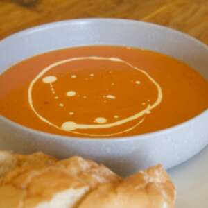 Tomato Soup & a Toasted Roll (350ml)